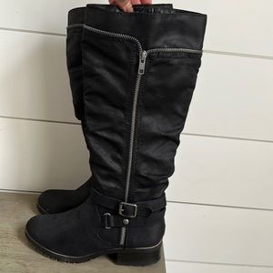 Never worn black boots size 6M